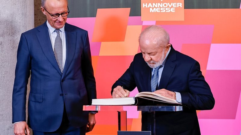 Brasil/ Lula da Silva  defende multilateralismo com chanceler alemão