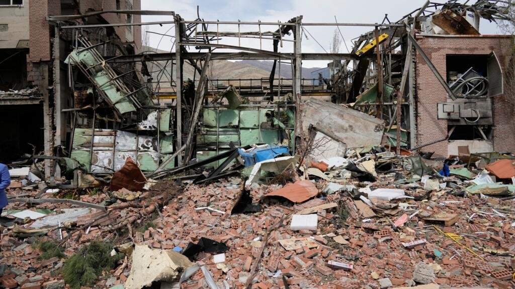 Médio Oriente/Irã recusa abrir Ormuz, faz novas ameaças aos EUA e anuncia morte de chefe da inteligência