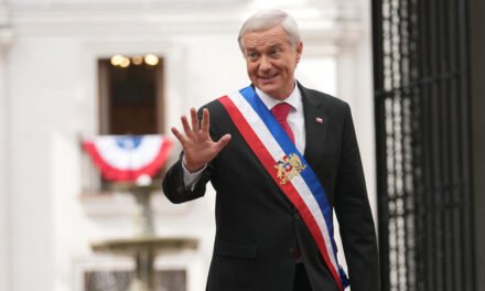 Chile/Kast endurece política migratória e interrompe processo que beneficiaria 182 mil imigrantes no Chile