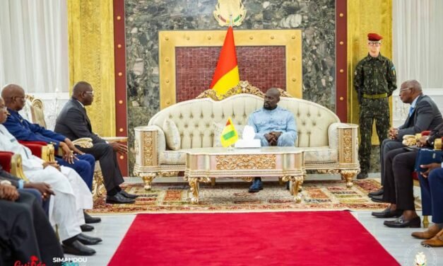 Ilídio Vieira Té felicita Mamady Doumbouia pela vitória nas eleições presidenciais da Guiné-Conacri