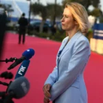 Ucrânia/Zelensky comemora liberação de ajuda europeia de € 90 bi  e UE amplia sanções à Rússia