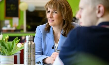 Reino Unido/Ministra britânica classifica como loucura a guerra dos EUA no Irão