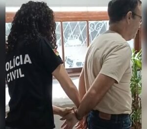 França/Deputados franceses negros da esquerda radical recebem mensagens racistas