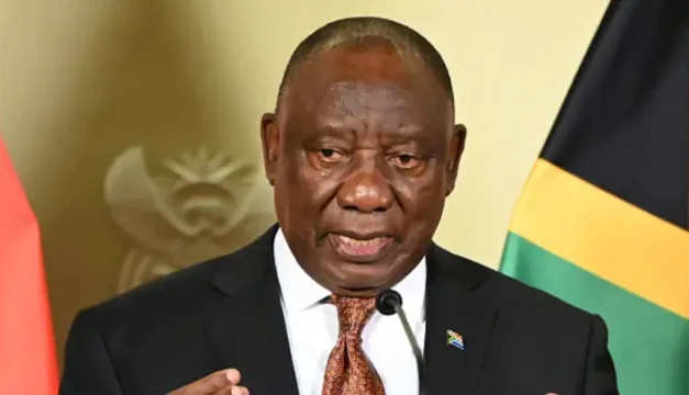 África do Sul/Possibilidade de impeachment volta a ameaçar presidente Ramaphosa por caso de dinheiro roubado