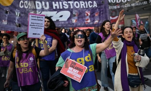 Argentina/Manifestação de universitários  denuncia desmantelamento da Educação promovido por Milei