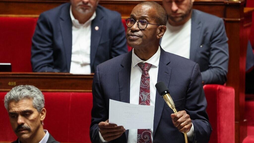 França/Assembleia  revoga definitivamente leis que regulamentavam escravidão e debate reparações