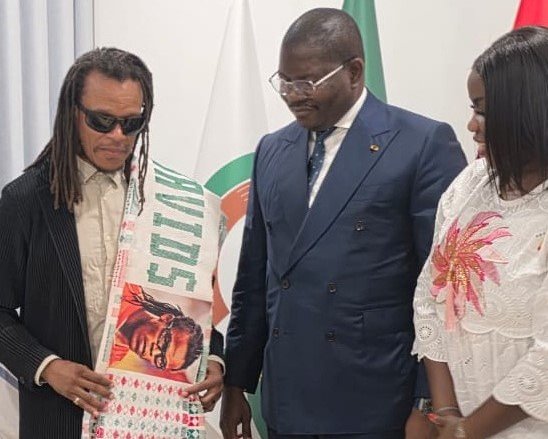 Ex-Internacional Holandês Edgar Davids de visita ao país para identificar oportunidades de investimento