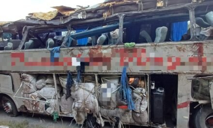 Zimbábue/ Acidente de ónibus deixa pelo menos 17 mortos