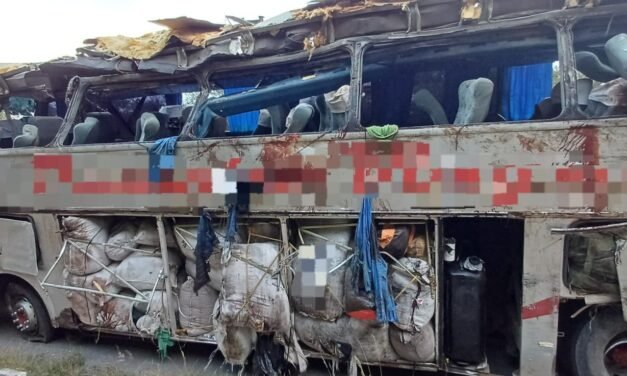 Zimbábue/ Acidente de ónibus deixa pelo menos 17 mortos