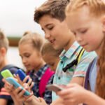 Suíça/Nações Unidas declaram “prioridade urgente” proteger crianças do mundo digital