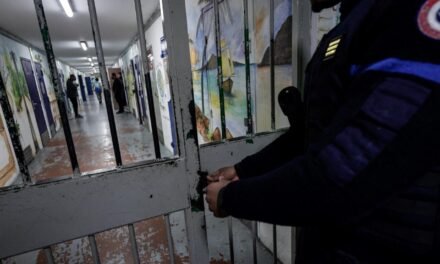 França/Governo amplia tempo de detenção de estrangeiros sem documentos considerados perigosos