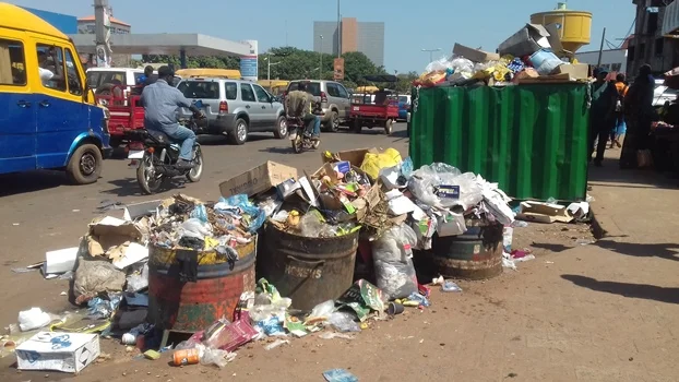 CMB inicia operação especial de limpeza urbana
