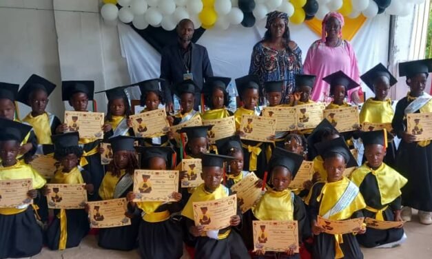 Regiões / Jardim Infantil “Passo a Passo” entrega 26 diplomas ao IV grupo de finalistas