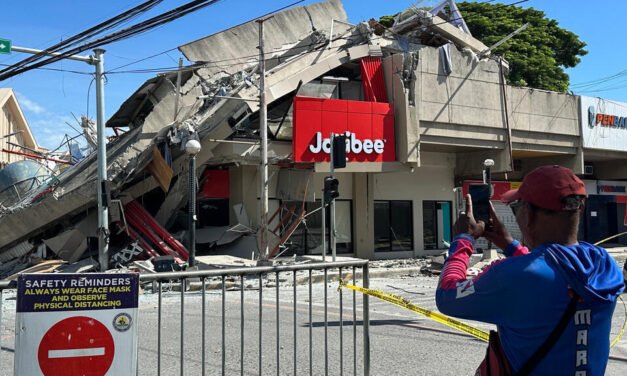 Filipinas/Terramoto de magnitude 7,8 deixa mortos e dezenas de feridos