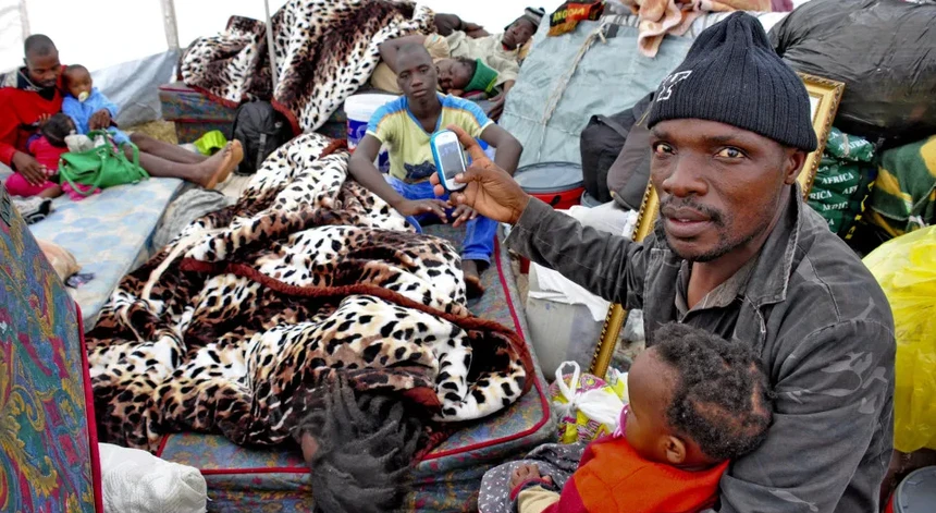 Zimbabué/Governo repatria 660 cidadãos da África do Sul