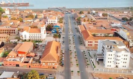 VISTA DA AVENIDA AMÌLCAR CABRAL EM BISSAU