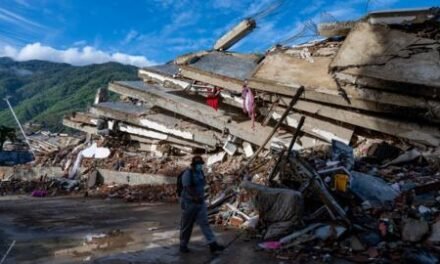La Guaira/Venezuelanos mantêm buscas por conta própria em meio à escassez de água e alimentos