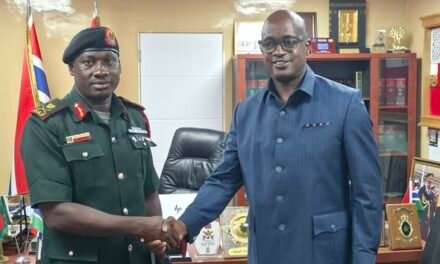 Gâmbia/Novo CEMGFA da Gâmbia recebe embaixador da Guiné-Bissau Luís Camará de Barros