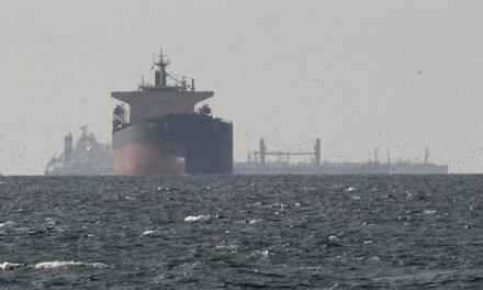 Médio Oriente/OMI condena retomada dos ataques em Ormuz e diz que 6 mil marinheiros seguem presos no Golfo Pérsico