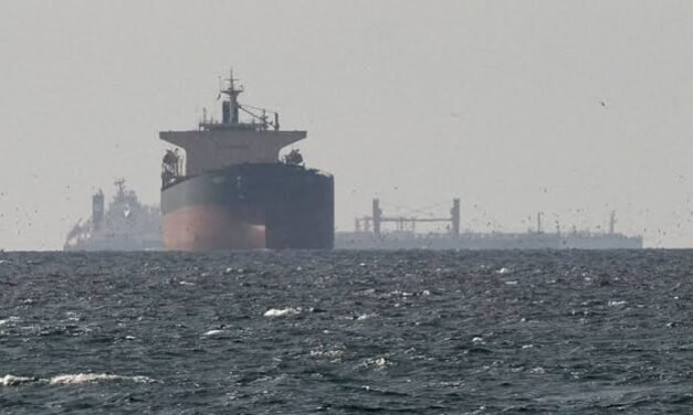 Médio Oriente/OMI condena retomada dos ataques em Ormuz e diz que 6 mil marinheiros seguem presos no Golfo Pérsico