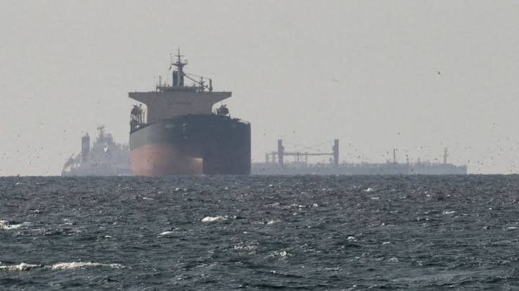 Médio Oriente/OMI condena retomada dos ataques em Ormuz e diz que 6 mil marinheiros seguem presos no Golfo Pérsico
