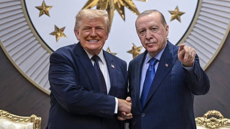 Turquia/Pressão de Trump leva Otan a acelerar reforço militar e anunciar contratos bilionários