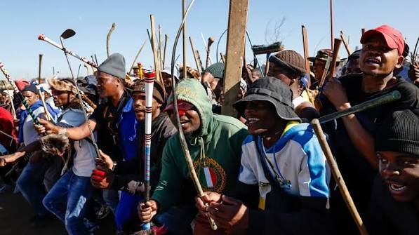 Zimbabué/ Governo facilita retorno de 140 mil cidadãos que viviam na África do Sul
