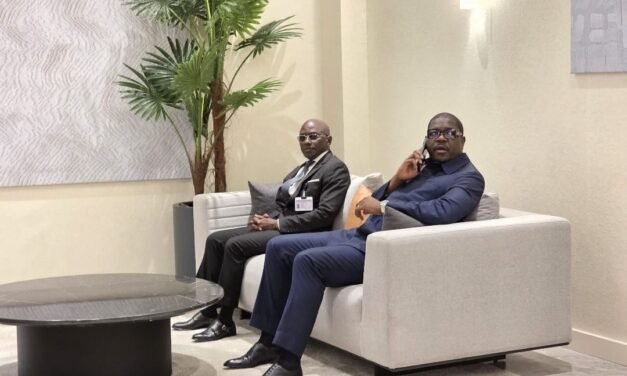 Primeiro-ministro regressa da Gâmbia  após ter participado na  Reunião Anual do African Caucus 2026