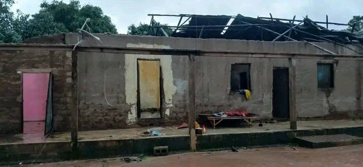 Regiões/Tempestade  destruiu  sete casas em Bigene