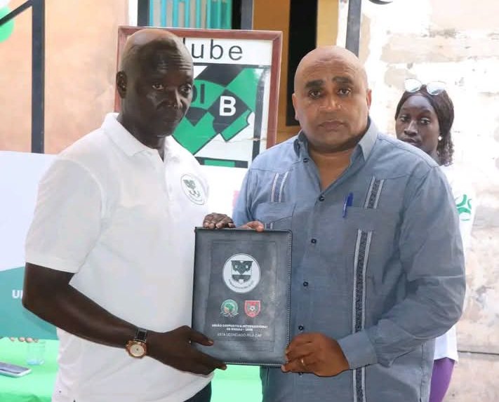 União Desportiva Internacional de Bissau recebe Certificado Oficial de “Licenciamento da CAF”