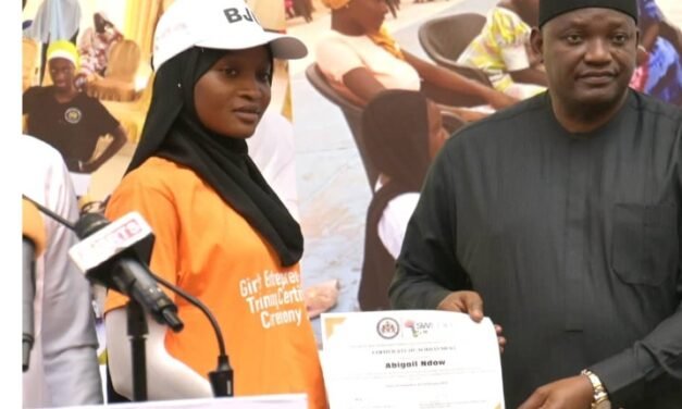 Gâmbia / President Barrow celebrates 738 Young Women As SWEDD+ Broosts Women’s Economic Empowerment