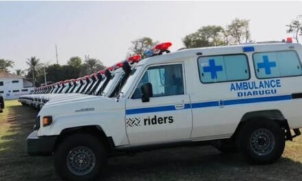 Gâmbia/ President Barrow Hands Over Two Ambulances to Strengthen Emergency Healthcare in North Bank