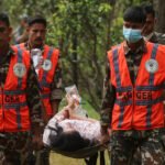 Nepal/ Iniciados enterros coletivos de corpos não identificados e  número de mortos passa de 900