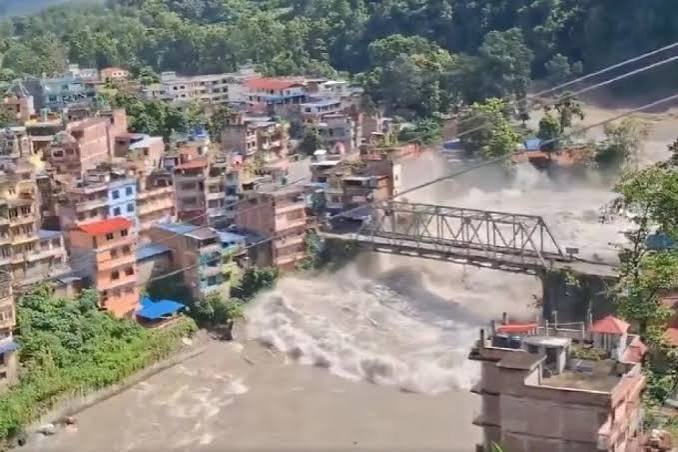 Nepal/Mais de 1.300 desaparecidos  após enxurradas