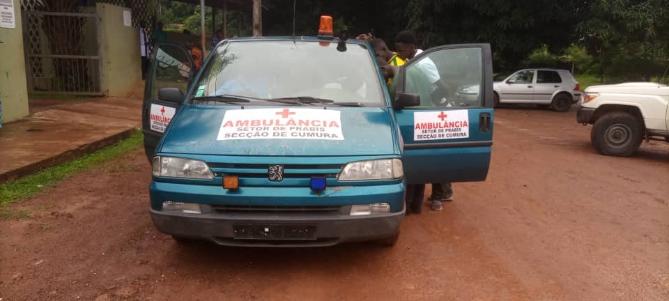 Regiões/Administrador de setor de Prábis doa ambulância ao Hospital de Cumura