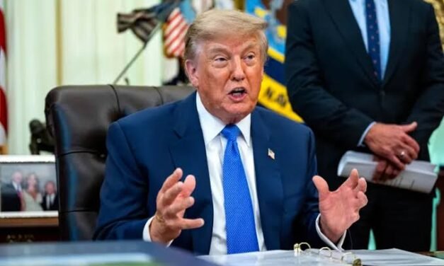 EUA/Trump ameaça bombardear Omã se país se entender com Teerão sobre estreito de Ormuz