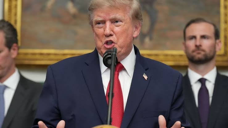 Irão/ Trump anuncia “guerra económica” inédita contra Teerão