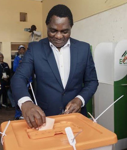 Zâmbia/ Hakainde Hichilema reeleito presidente com aproximadamente 60 por cento dos votos