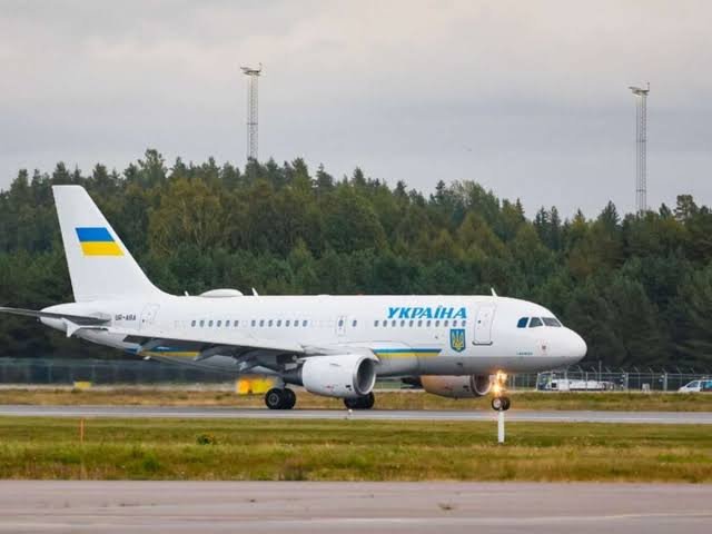 Noruega/Premiê  diz que avião de Zelensky quase foi atingido por drone a caminho de Oslo mas a  Ucrânia minimiza