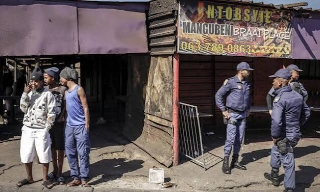 África do Sul/ Primeiro suspeito preso após tiroteio que deixou 17 mortos