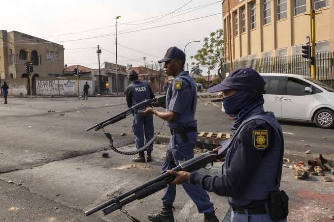 África do Sul/Tiroteio em Durban provoca 11 mortos