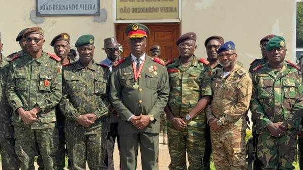 Alto Comando Militar deu sete dias para partidos políticos mudarem sedes próximas de instituições da soberania