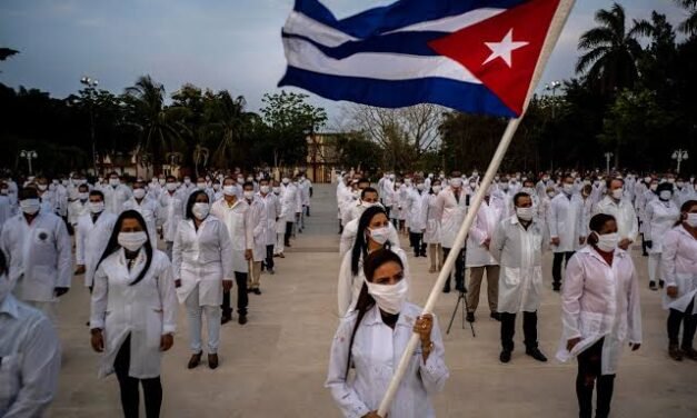 Botsuana/ONG denuncia a “escravidão” de médicos cubanos