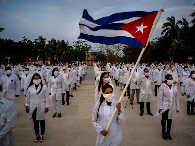 Botsuana/ONG denuncia a “escravidão” de médicos cubanos