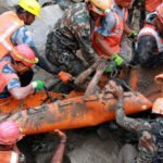 Nepal/‘Milagre’ de resgate de sobreviventes após nove dias em túnel leva esperança a famílias