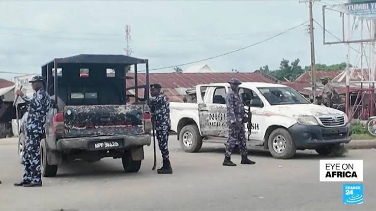 Nigéria/Vinte polícias suspensos após a morte de 37 suspeitos de garimpo ilegal que estavam sob custódia