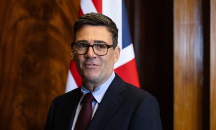 Reino Unido/PM britânico admite regresso à União Europeia uma das opções possíveis |