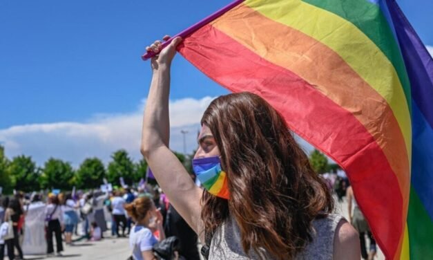 Turquia/Autoridades ampliam repressão e prendem ativistas LGBTQIA+ em operação nacional por ‘valores familiares’