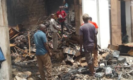 Curto-circuito provoca incêndio e destrói mercadorias em armazém da Construções Lda em  Bissau