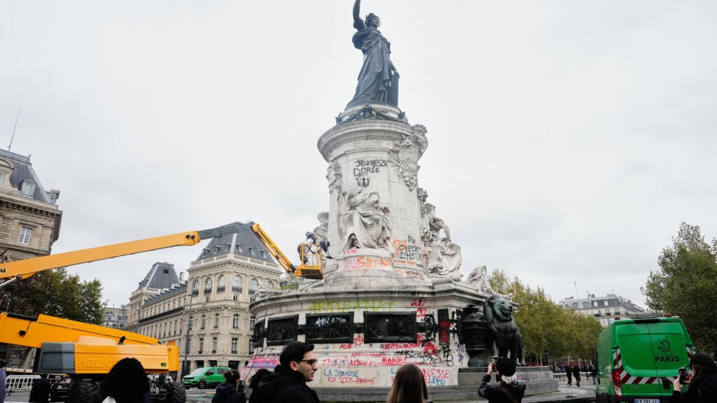 França/ Governo proíbe novas manifestações em áreas de Paris, Lyon e Toulon após violência